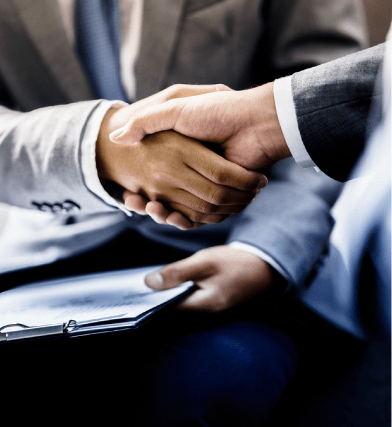 advogado especializado de escritório de advocacia em belo horizonte minas gerais assinando acordos judiciais