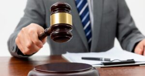 Ação Trabalhista: Vínculo Empregatício com Contrato PJ. Saiba os detalhes e consequências legais desta declaração.