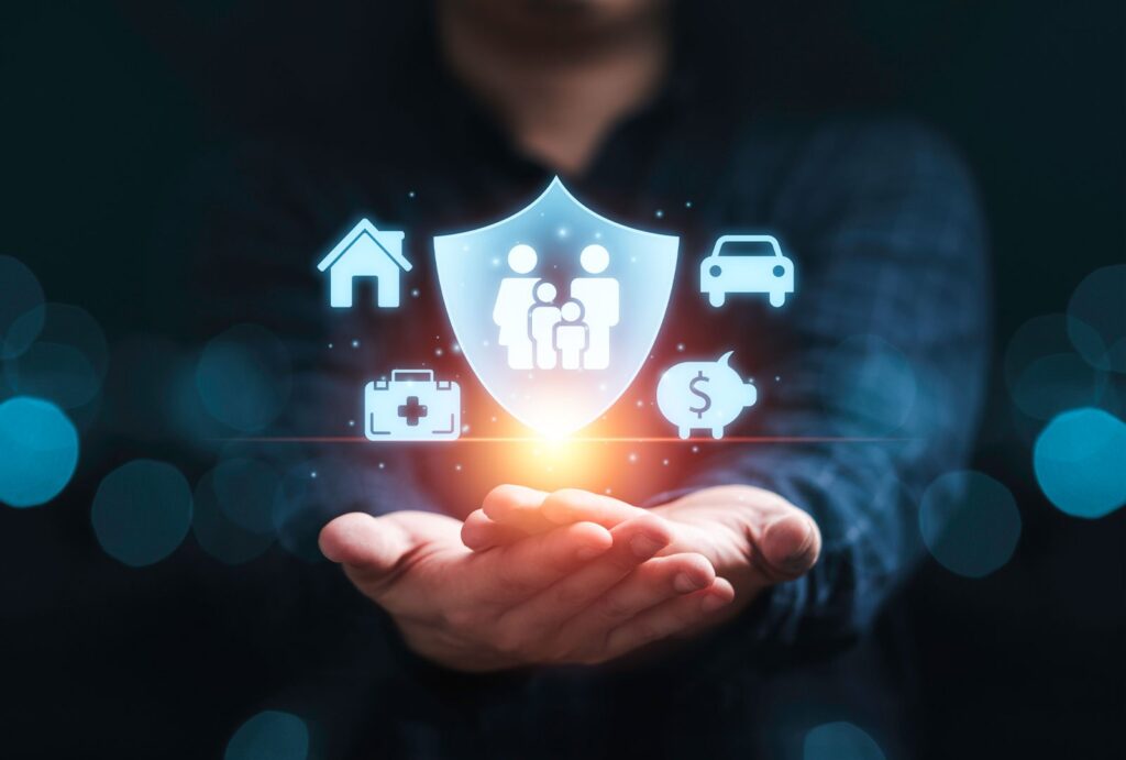 Imagem mostrando advogados analisando jurisprudência seguro e ações do setor de seguros, com destaque para decisões do STJ que impactam empresas seguradoras.