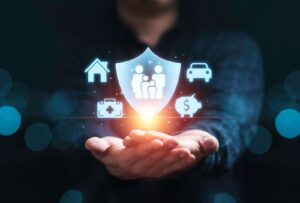 Imagem mostrando advogados analisando jurisprudência seguro e ações do setor de seguros, com destaque para decisões do STJ que impactam empresas seguradoras.